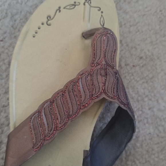 NWOT Special Embroidered Flat slip on Sandals - Picture 7 of 8